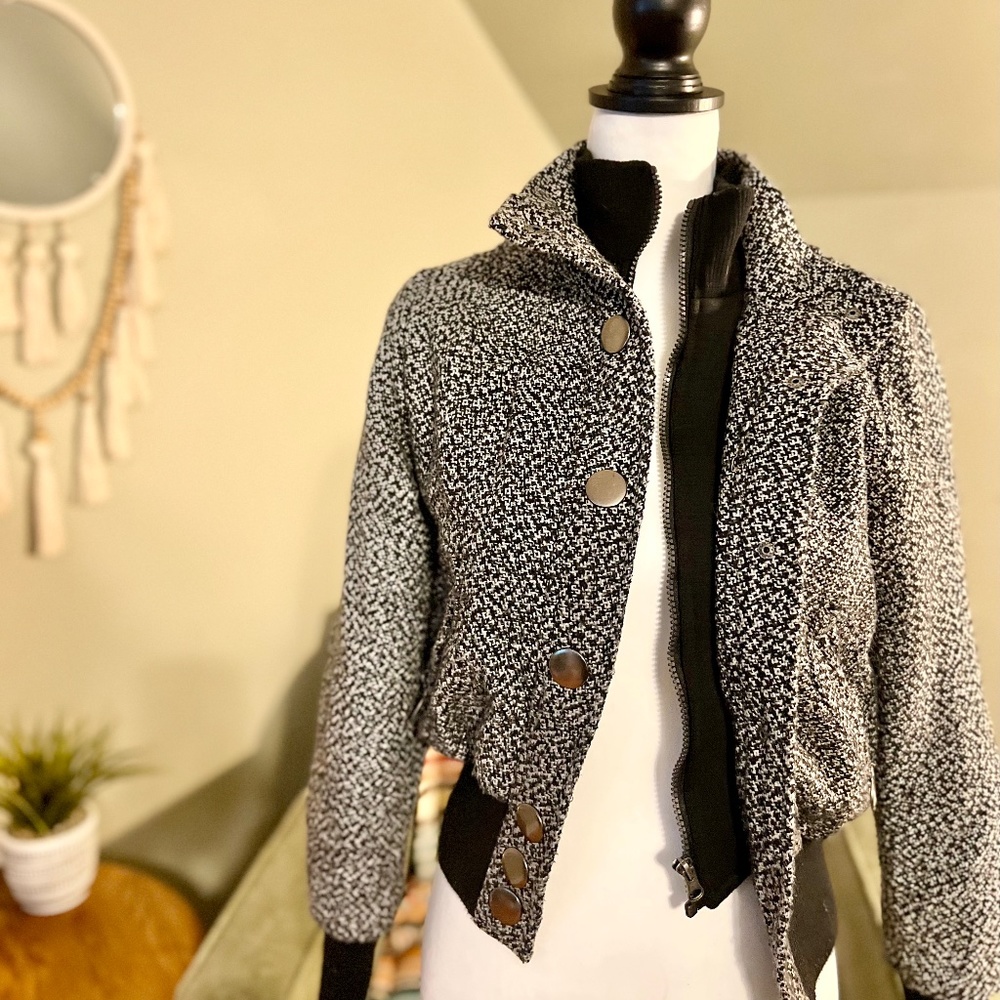 ❌ SOLD ❌ BLACK LIPSTICK CROPPED COAT